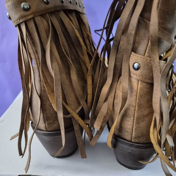 Fringed Western Boots with Star Accents Size 10.5 - Picture 5 of 6